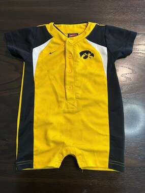 Nike Iowa Hawkeyes Jersey Romper Size 18M Yellow Black